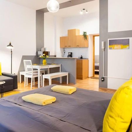 Cozy 2 Room Apartment Next To Hermannstrasse Berlin Eksteriør bilde