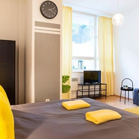 Cozy 2 Room Apartment Next To Hermannstrasse Berlin Eksteriør bilde