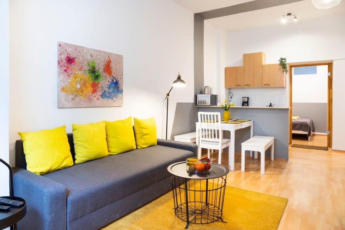 Cozy 2 Room Apartment Next To Hermannstrasse Berlin Eksteriør bilde