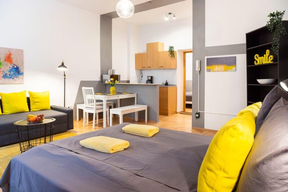 Cozy 2 Room Apartment Next To Hermannstrasse Berlin Eksteriør bilde