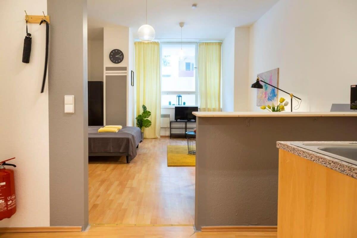 Cozy 2 Room Apartment Next To Hermannstrasse Berlin Eksteriør bilde