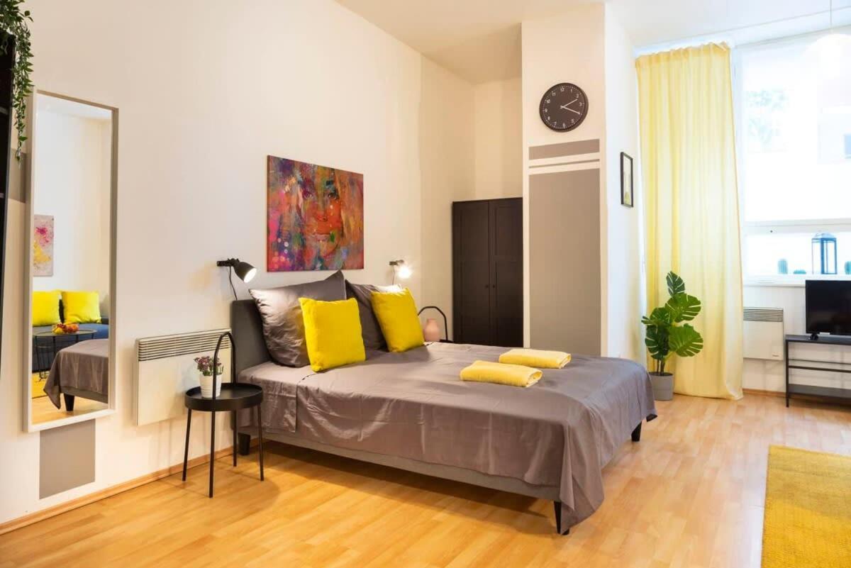 Cozy 2 Room Apartment Next To Hermannstrasse Berlin Eksteriør bilde