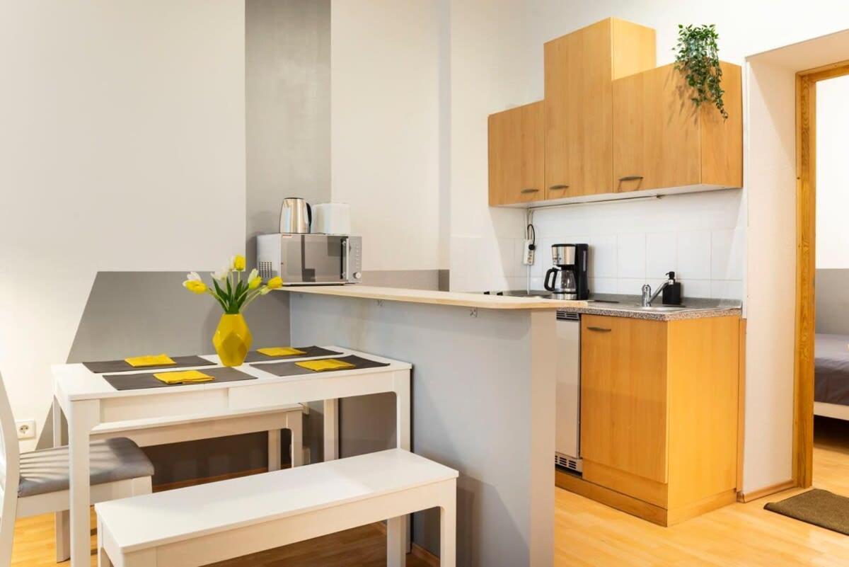 Cozy 2 Room Apartment Next To Hermannstrasse Berlin Eksteriør bilde